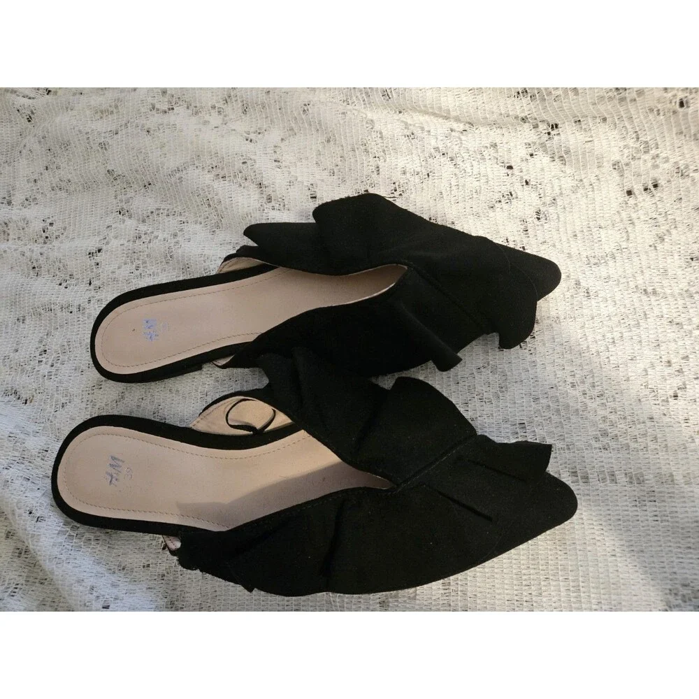 H&M Black Ruffle Flat Shoes Size 39 USA Size 8.5